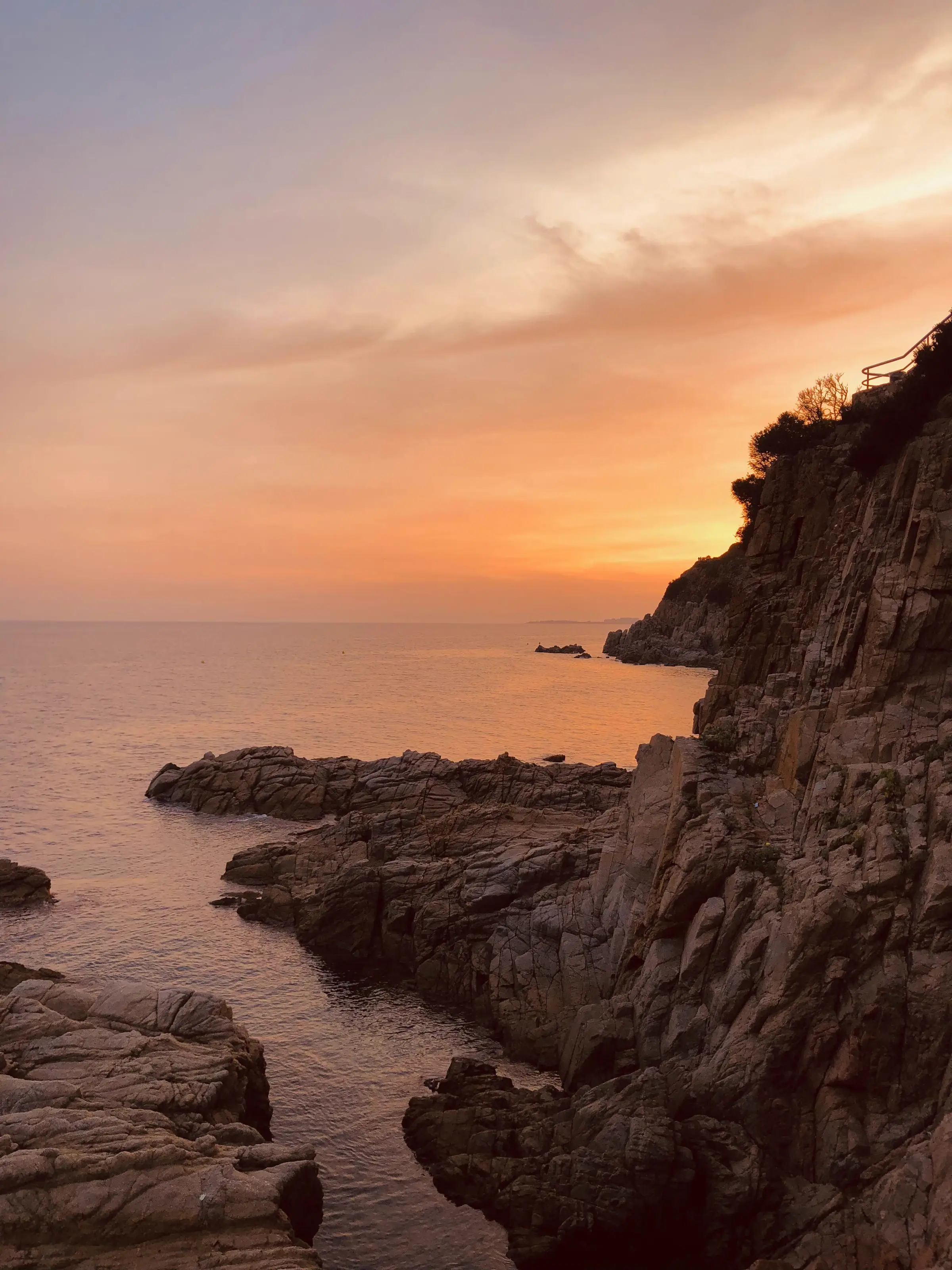 Atardecer sobre la costa mediterránea